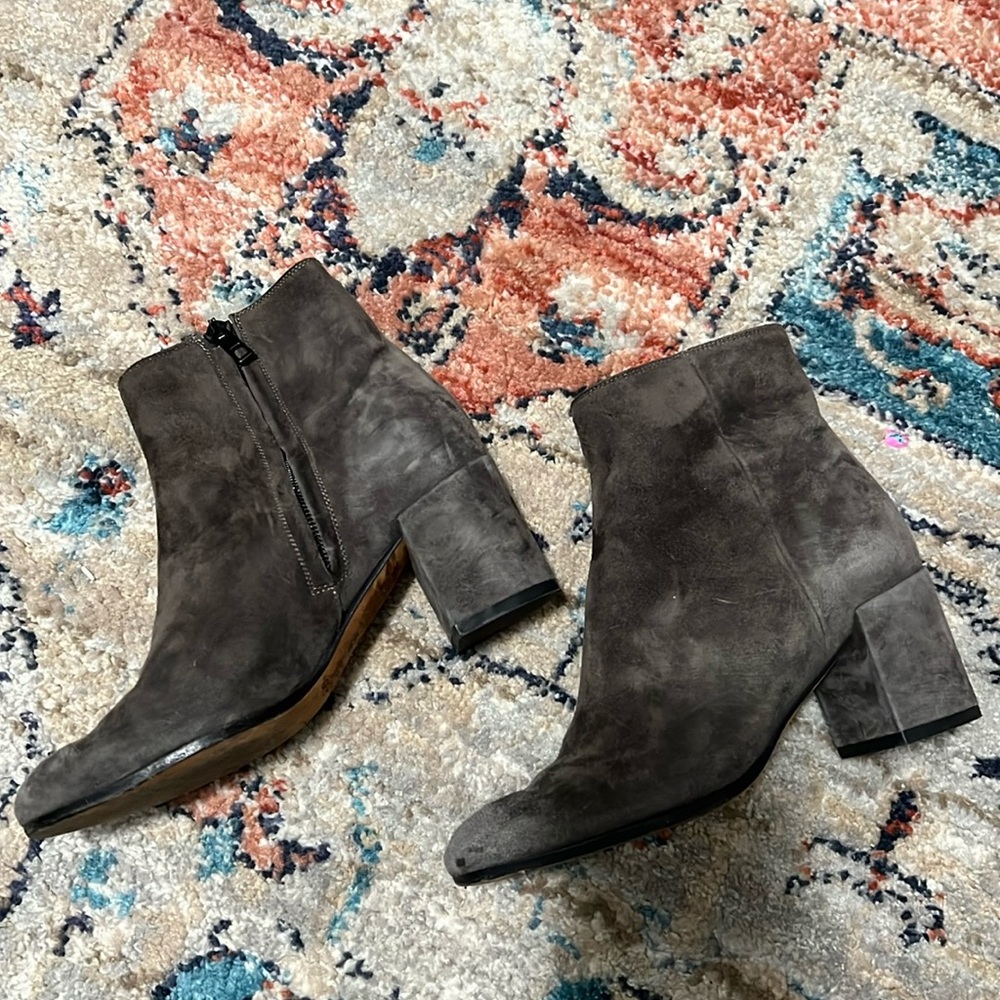 Vince Gray Suede Block Heel Ankle Bootie Size EU 35 US 4